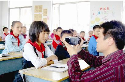 老师舍不得离开学生的句子 六年级毕业伤感离别语 老师与学生的告别感言