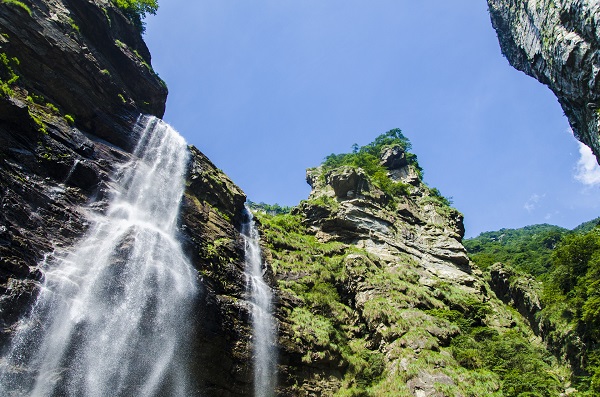 梦见山上流水什么意思 梦见山上流水预示什么