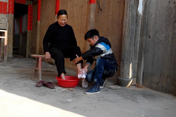 男人梦见去世的爷爷奶奶预示什么 男人梦见去世的爷爷奶奶有什么征兆