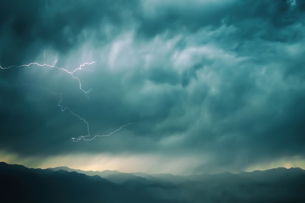 梦见暴风雨之前预示什么 梦见暴风雨之前有什么征兆