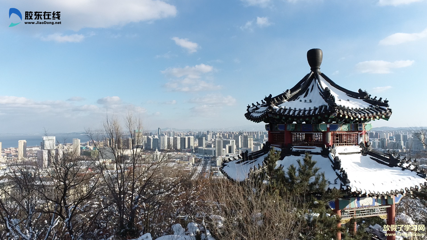 航拍悠美雪景：凤凰阁上瞰莱山